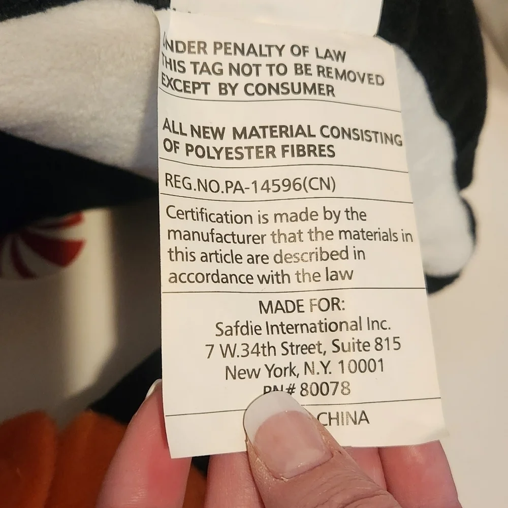 12” Holiday Christmas Penguin Character Hug without Throw Blanket with tags